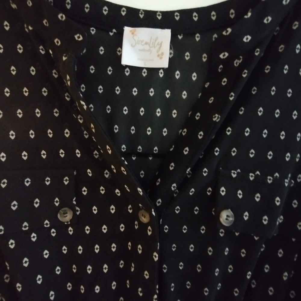 EUC Siren Lilly Black Maternity Patterned Blouse 2 Faux Pockets LARGE - Picture 1 of 5